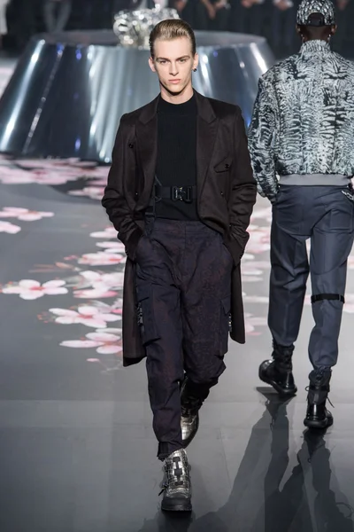 Look 24
